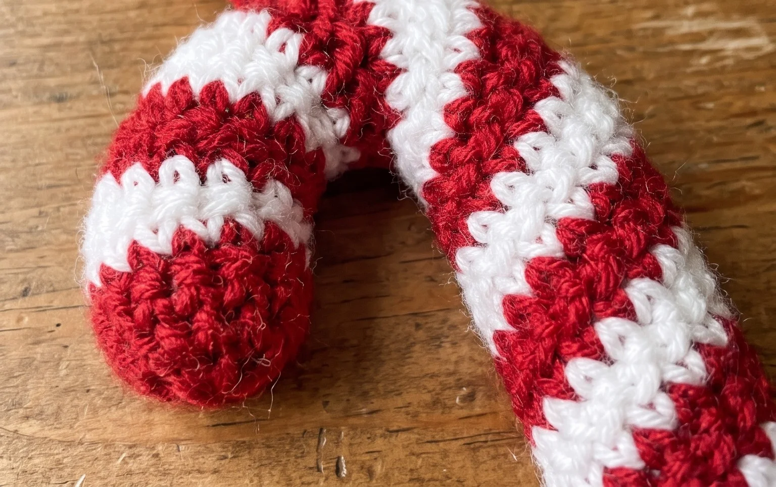 Christmas Candy Canes Ornament Crochet Free Patterns [Video] - Crochet & Knitting